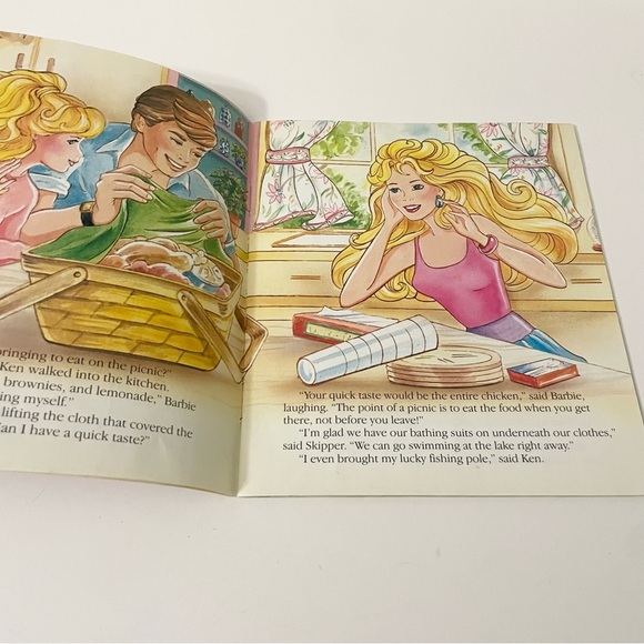 Vintage Barbie A Picnic Surprise Book - Picture 11 of 13